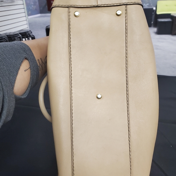 Gucci Leather Tote - Picture 11 of 16